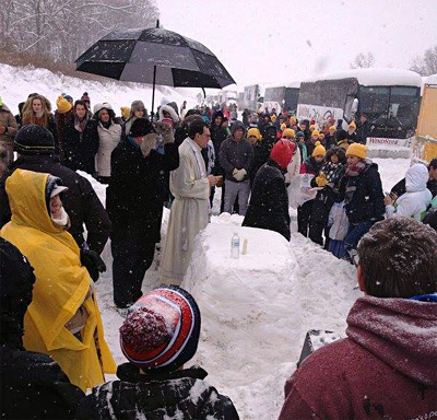 march4lifesnowaltar